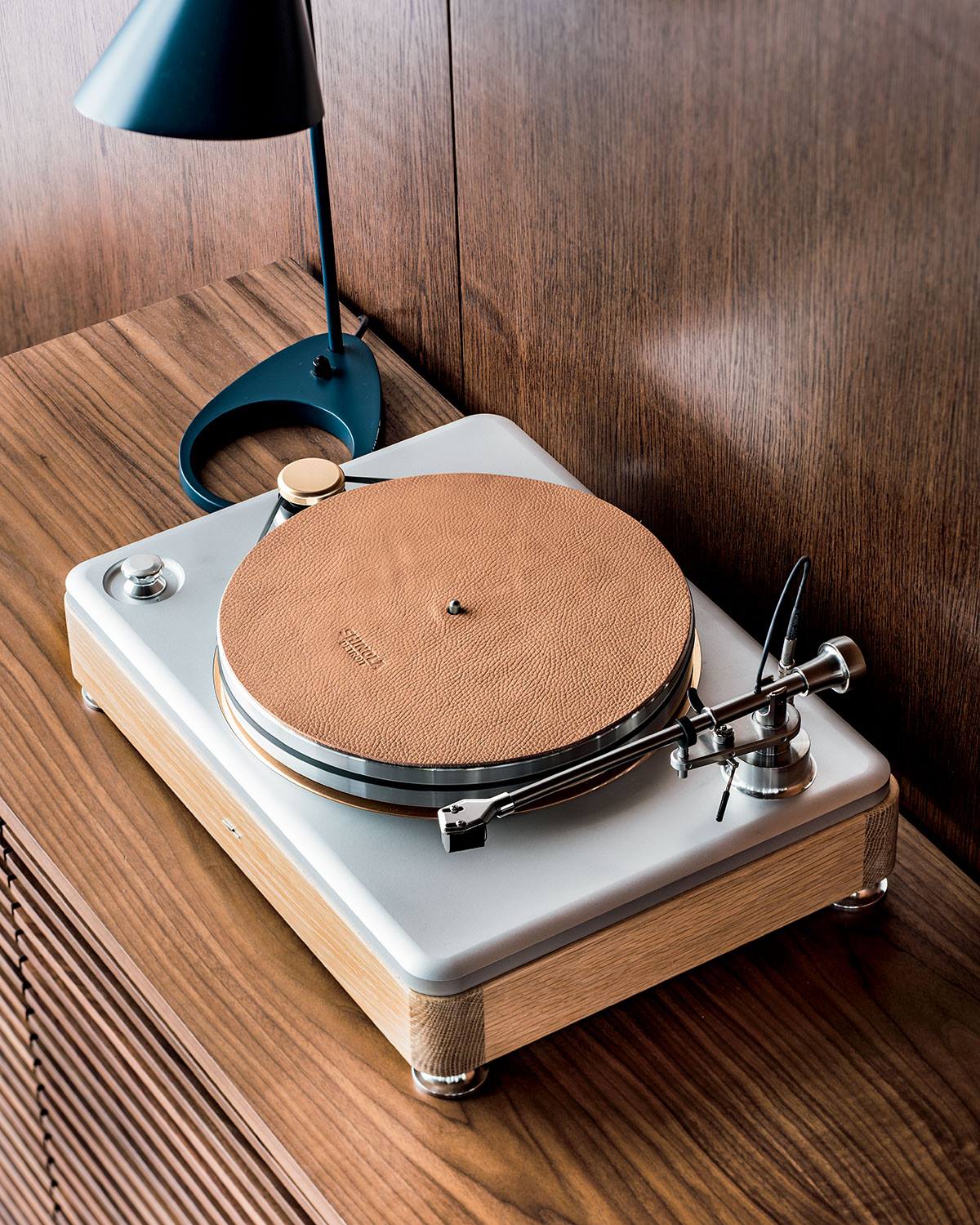 Shinola Runwell turntable in site